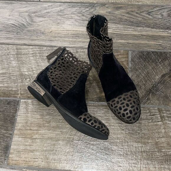 Rebels Vale perforated leather booties - Picture 1 of 5